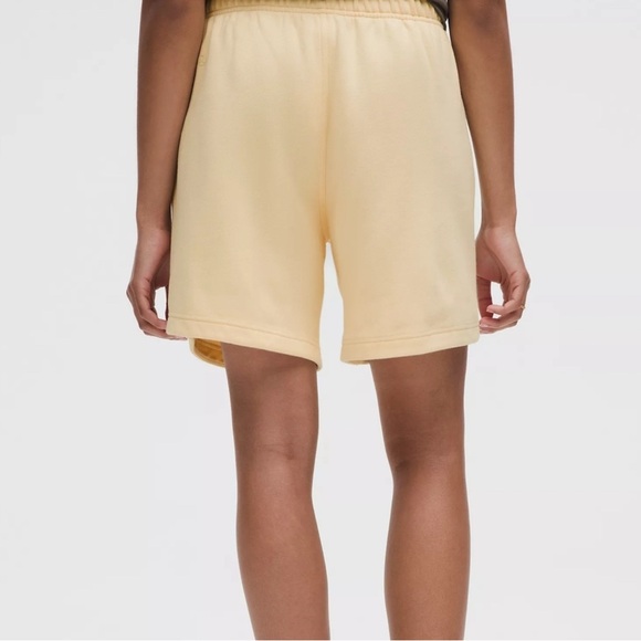 Lululemon size Medium scuba oversized MR short 7”- NWT - Picture 2 of 7